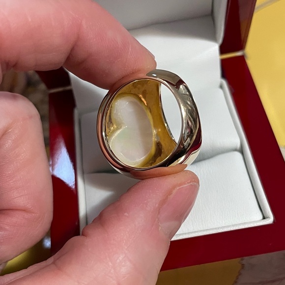 Gold Ring, 14kt with Beautiful Mother of Pearl HEART. 
This Gorgeous Dome Ring! - Picture 16 of 17